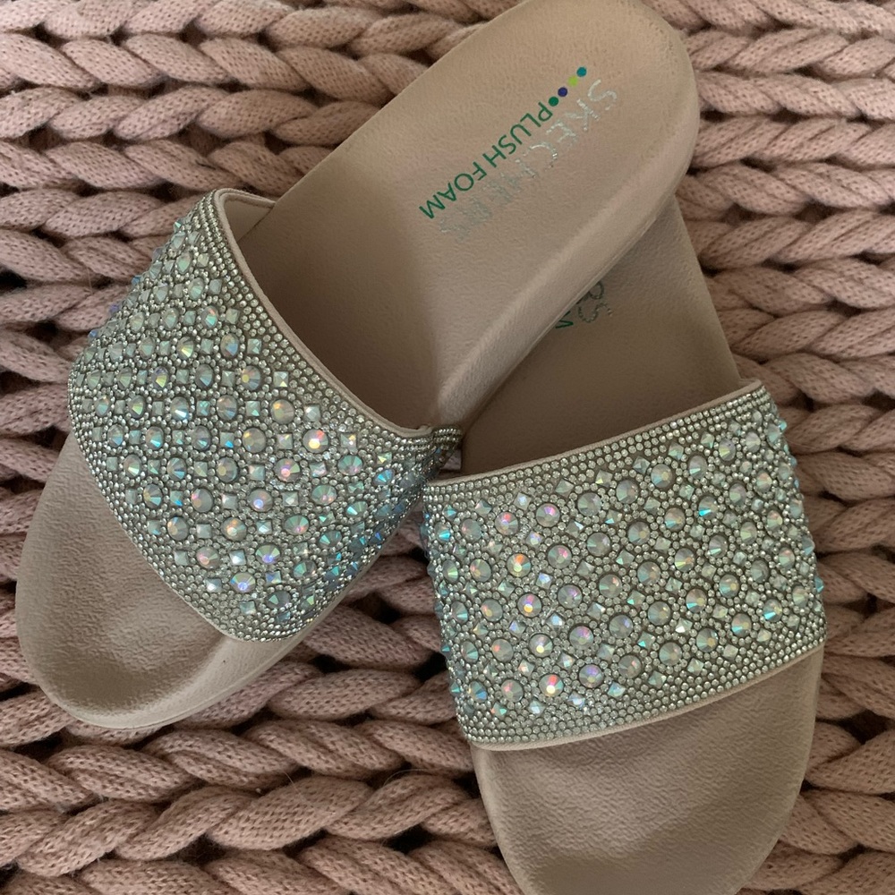 Skechers “Cali” Luxe foam rhinestone slides